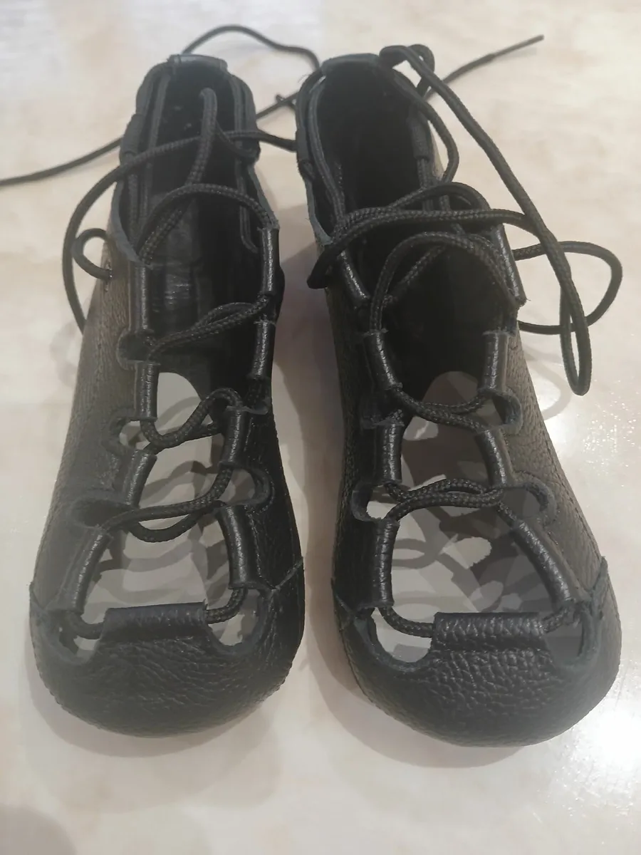 Irish dancing shoes / poms - Image 3