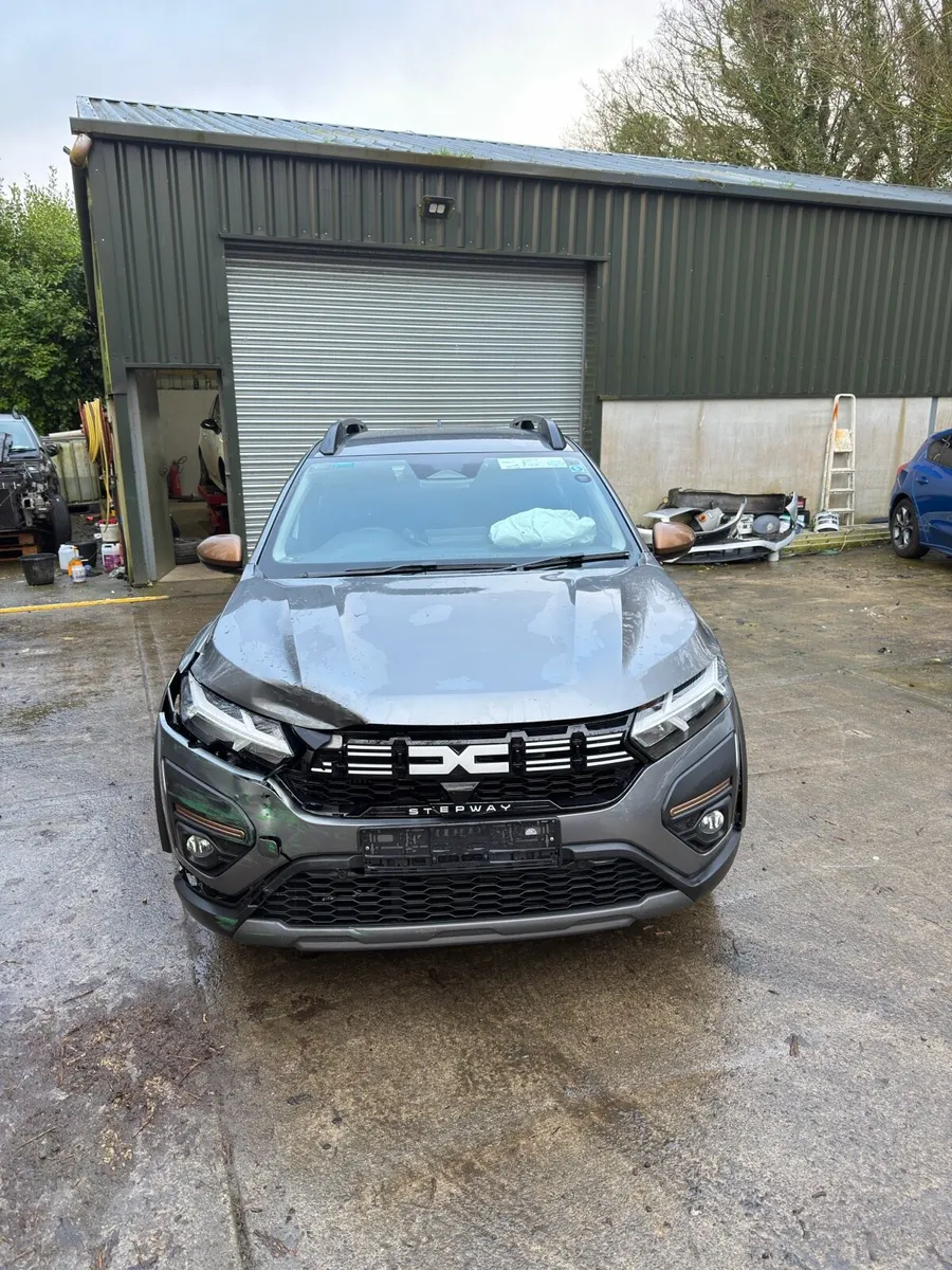 2025 Dacia Sandero Stepway - Image 2
