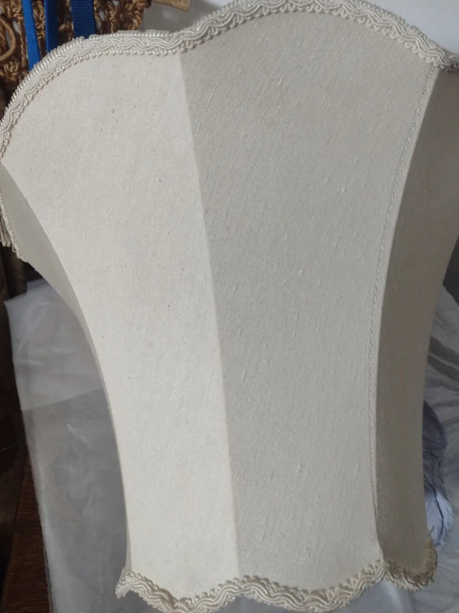 Vintage textured Lamp shade with fringe - Image 1