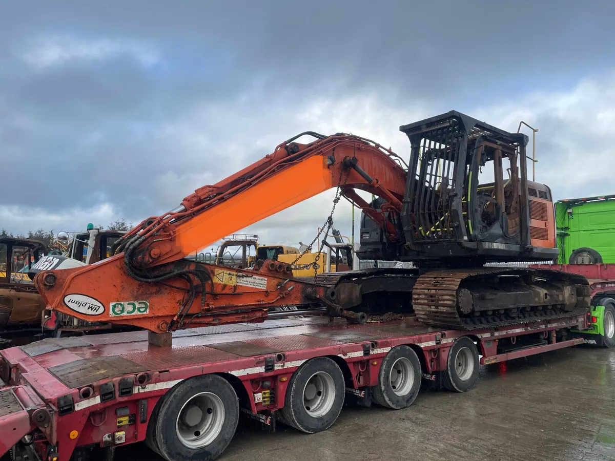 Hitachi ZX225USRLC-5B - Dismantling - Image 1