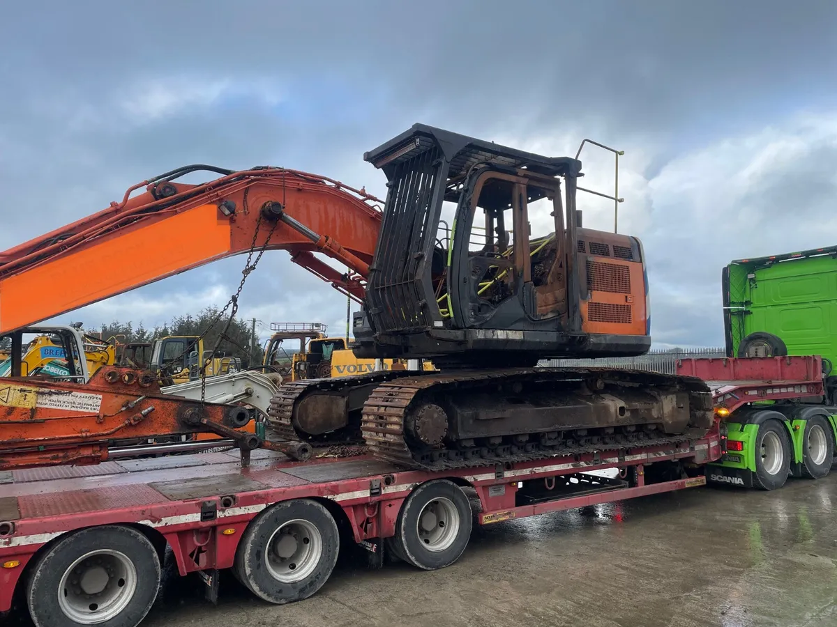 Hitachi ZX225USRLC-5B - Dismantling - Image 2