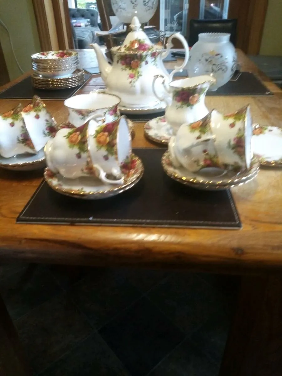 Old country rose - Image 3