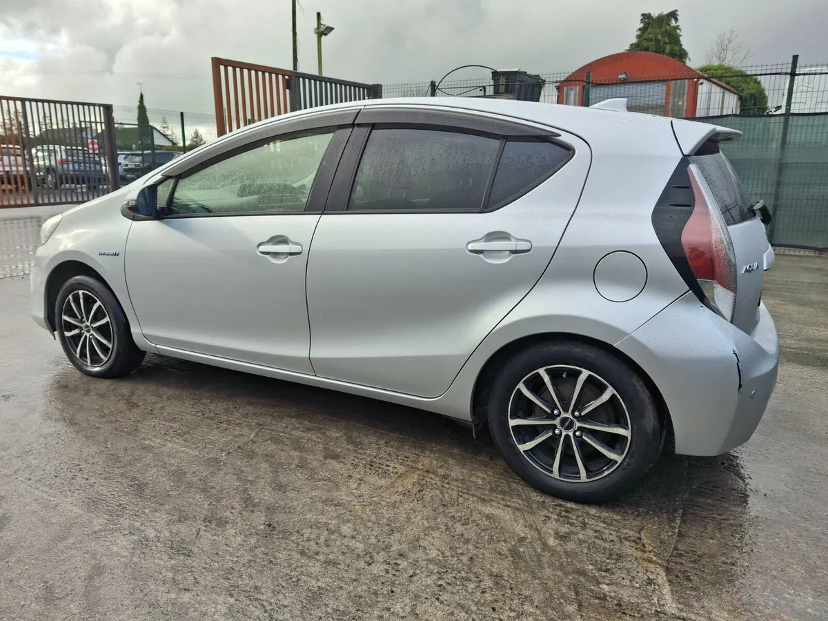 2015 Toyota Aqua  1.5 Hybrid  Automatic - Image 4