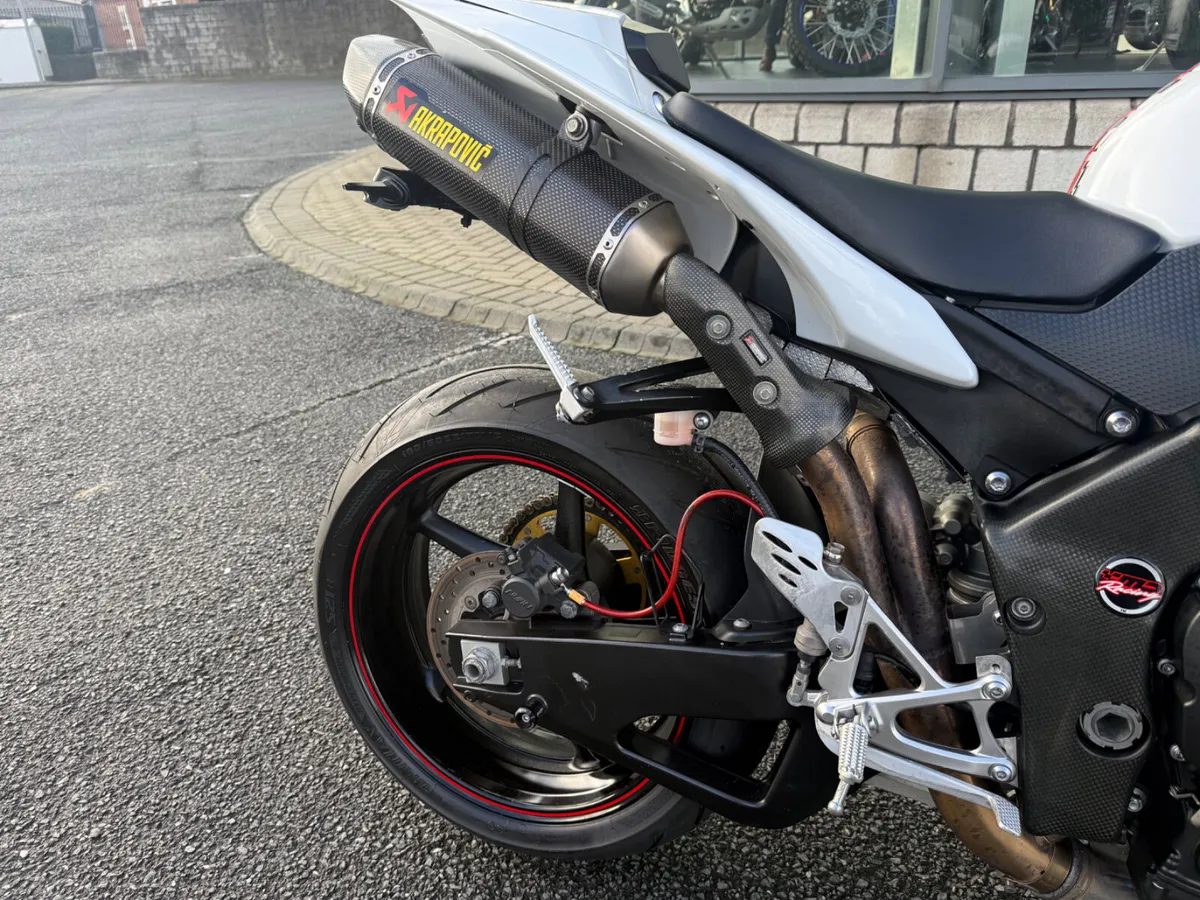 2011 Yamaha YZF-R1 Big Bang - Image 4