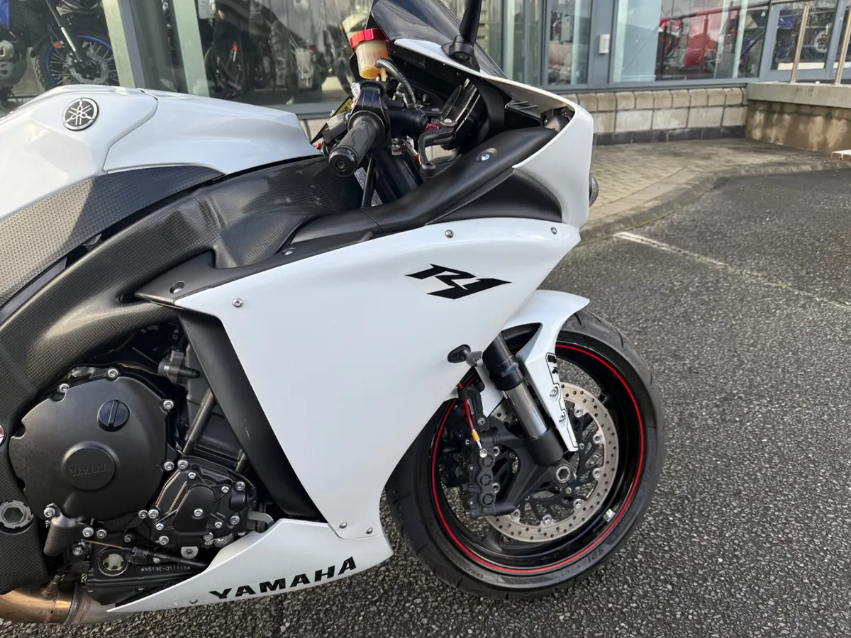 2011 Yamaha YZF-R1 Big Bang - Image 2