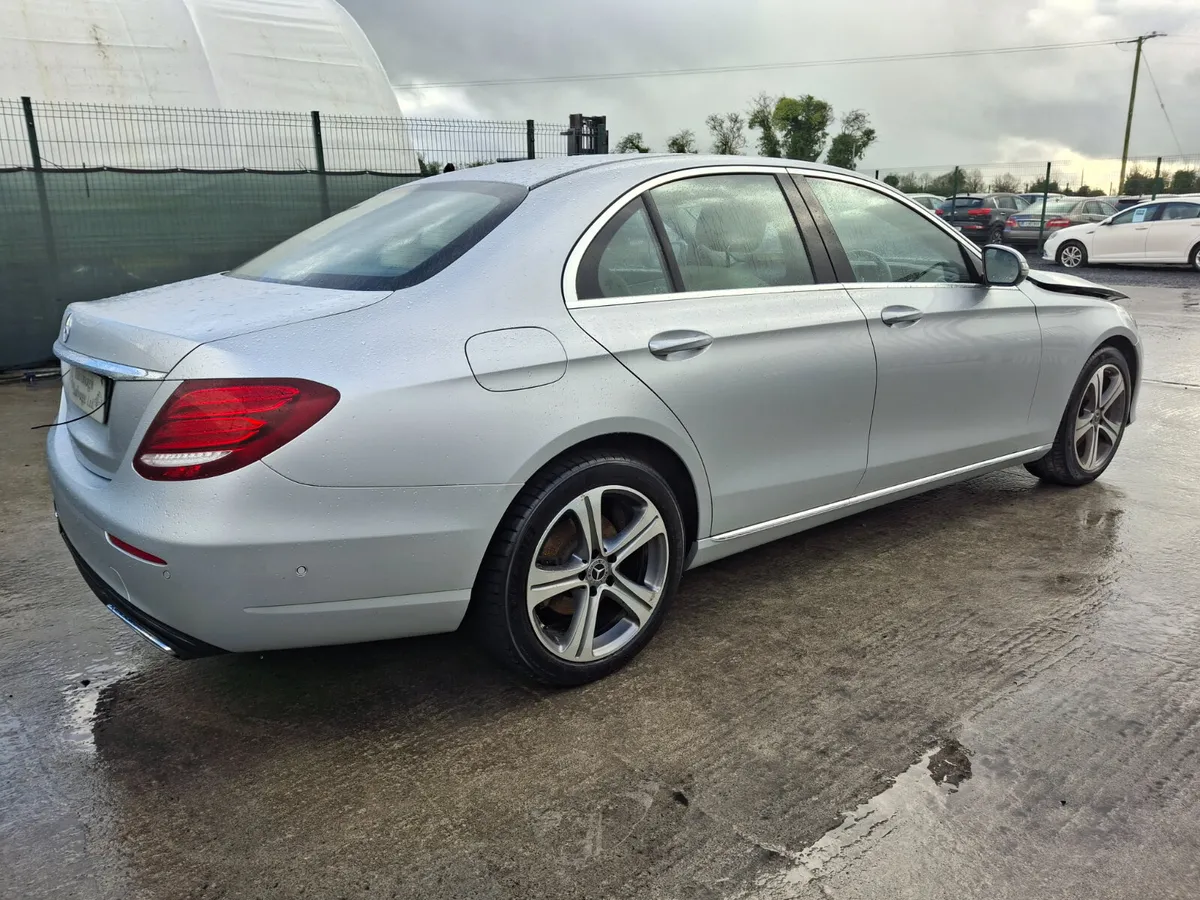 2019 Mercedes E-Class  E220D    Automatic - Image 3