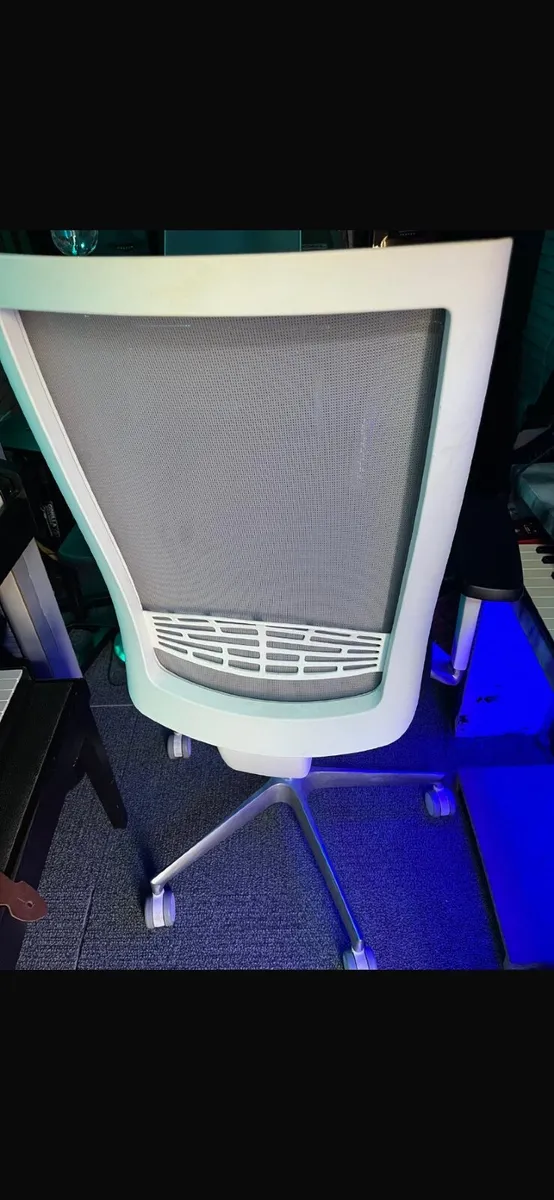 Office chair - Image 2