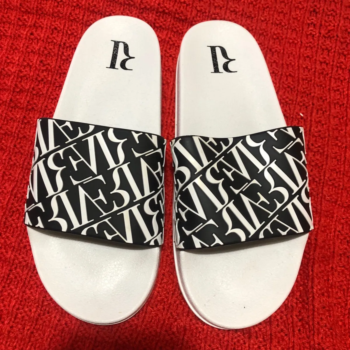 Mens river island flip flops size 7 €10 - Image 4