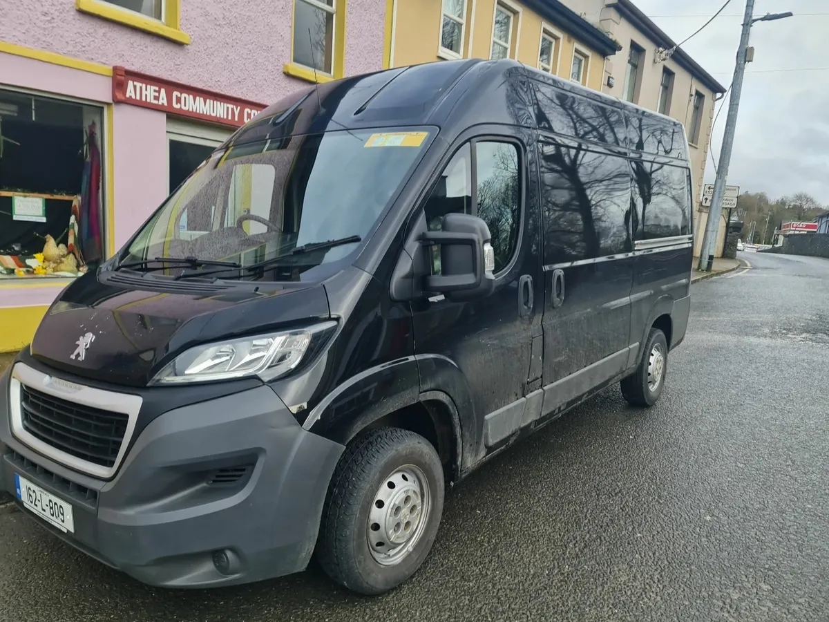 REDUCED MAKE A LOVELY CAMPER 2016 BOXER IN BLACK - Image 3