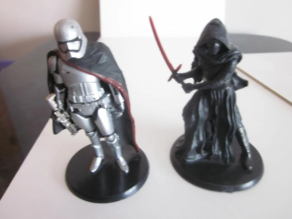 Star Wars Kylon Ren & Captain Phasma Figs - Image 1