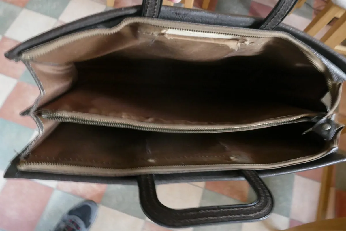 Briefcase. - Image 2