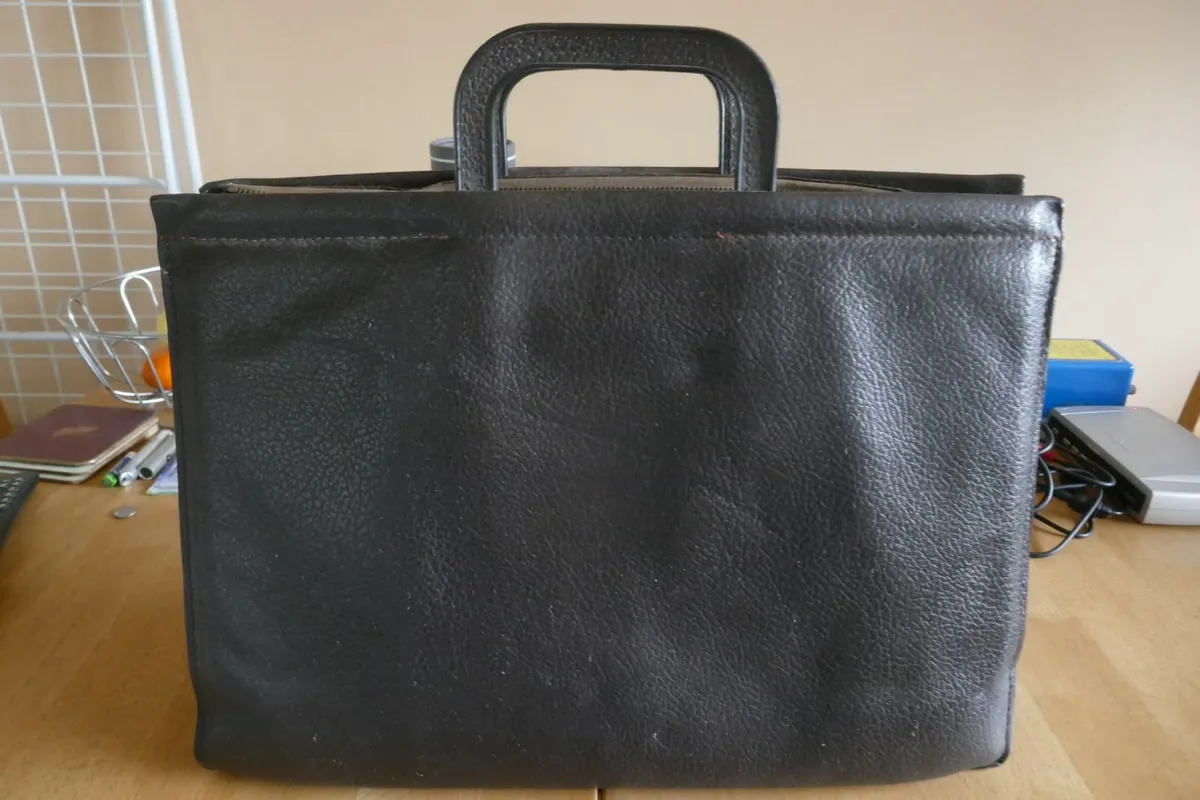 Briefcase. - Image 1