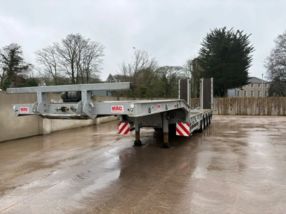 2023 MAC MAC 54E68 4 Axle Stepframe Low Loader - Image 1