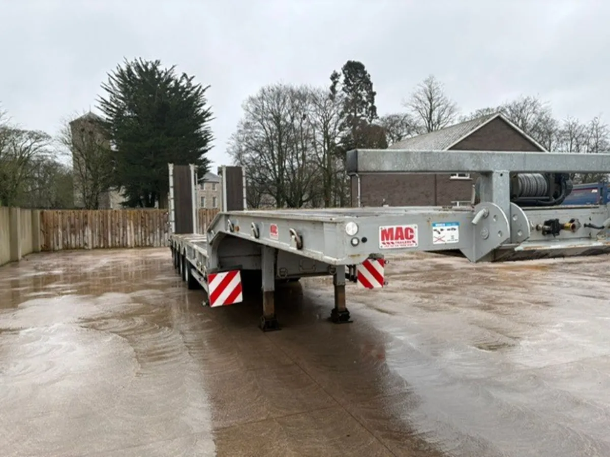 2023 MAC MAC 54E68 4 Axle Stepframe Low Loader - Image 3