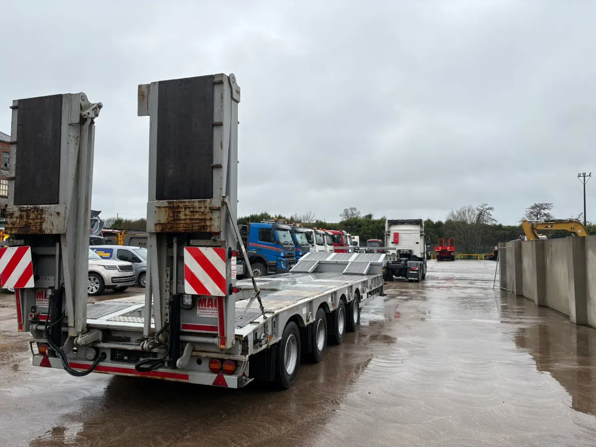 2023 MAC MAC 54E68 4 Axle Stepframe Low Loader - Image 4