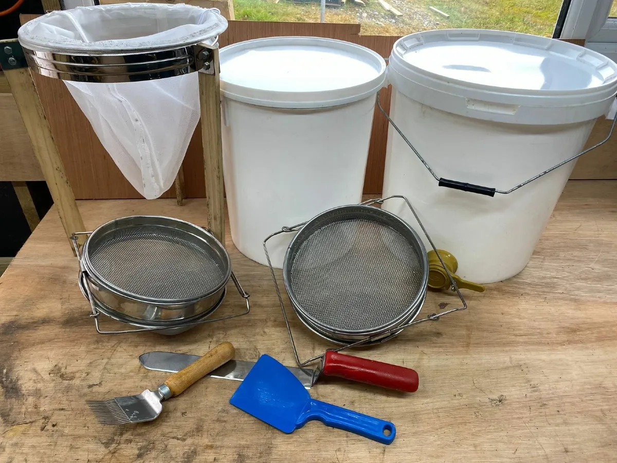 Honey Extracting Set - Image 1