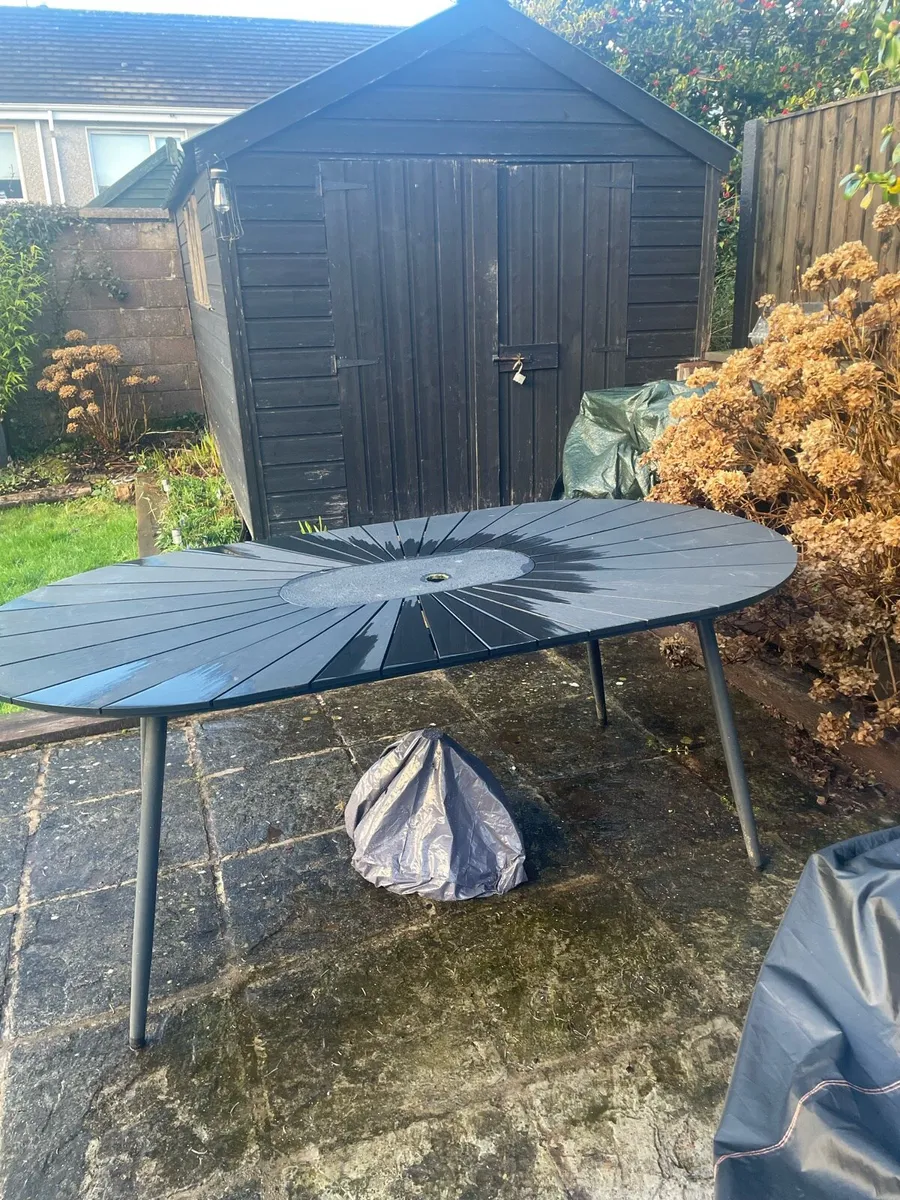 Black outdoor table - Image 2