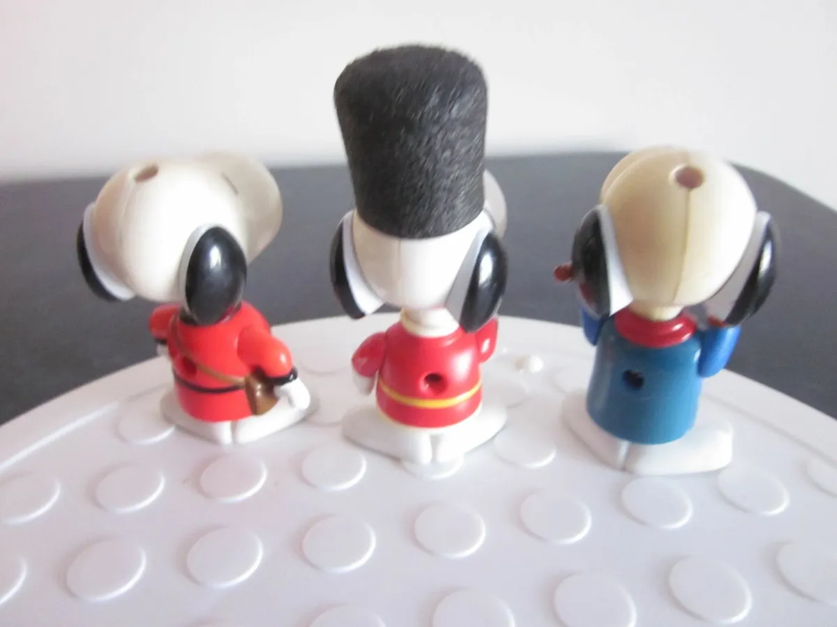 Mc Donald's Happy Meal Toys Snoopy Toy World Tour - Image 4