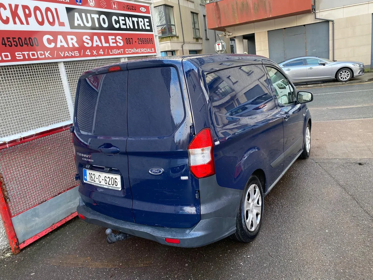 Ford Transit Courier 2016 - Image 2