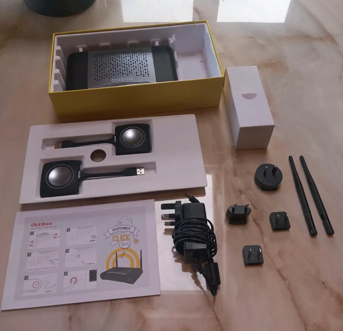 ClickShare CSE 200, fully working, D18 post 10e - Image 1