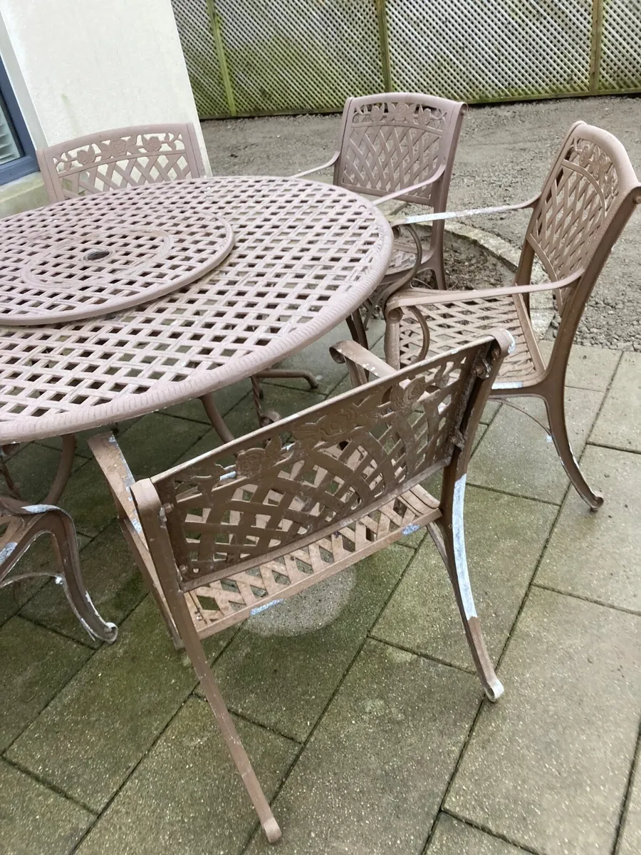 Solid garden furniture - Image 1