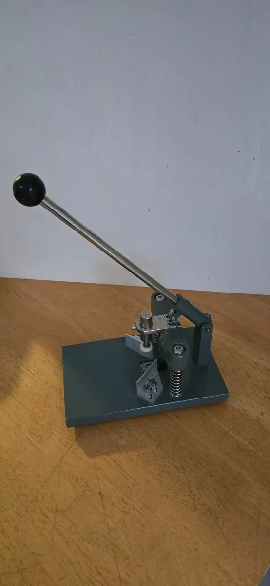 Round Corner Cutter Machine - Image 1