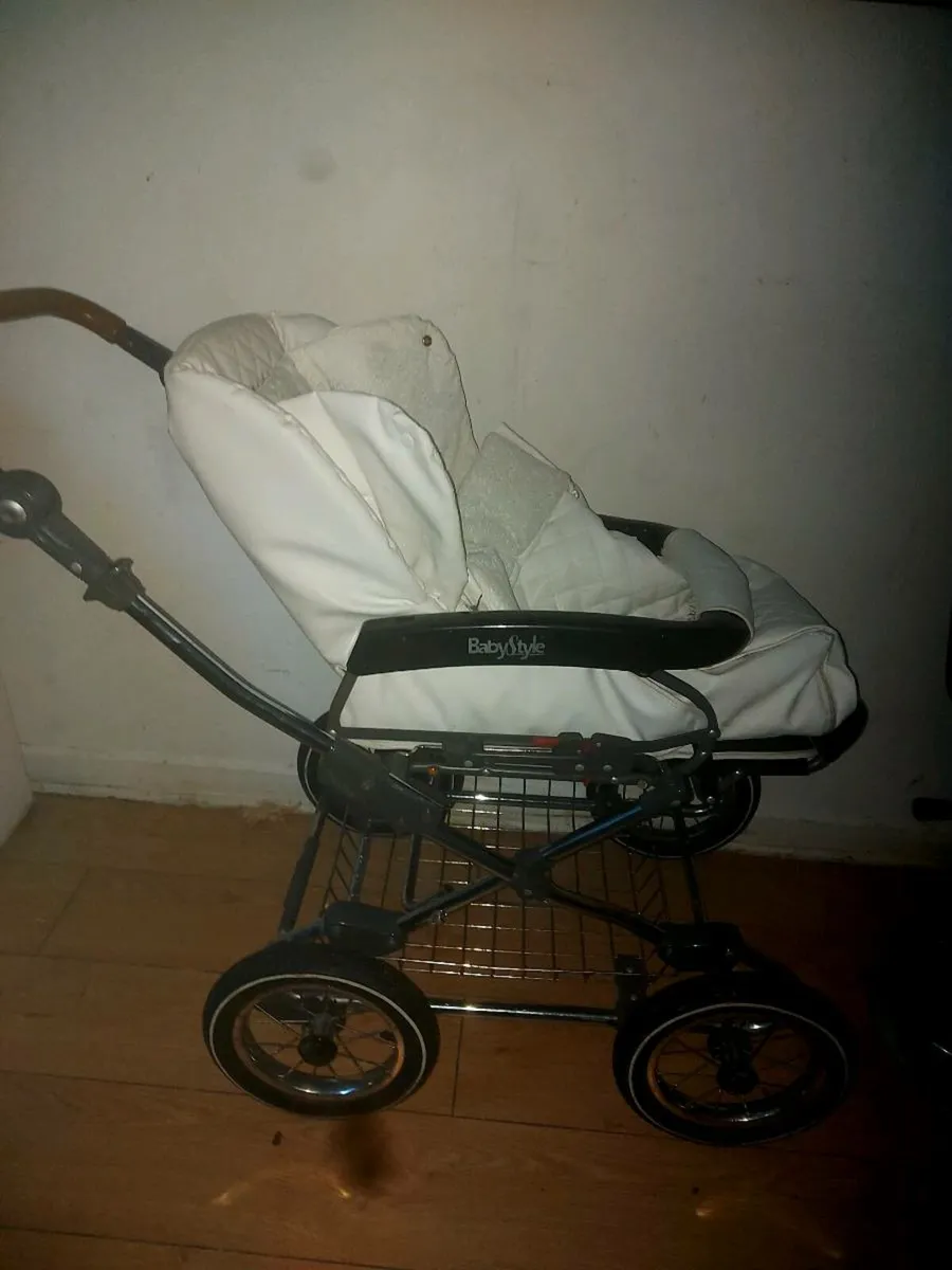 Vintage baby style buggy pram - Image 1