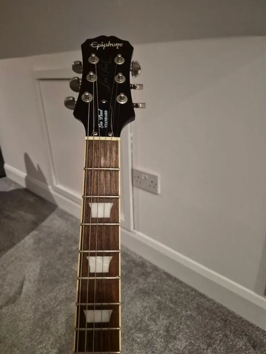 MINT Epiphone Les Paul Standard & Complete Perform - Image 3