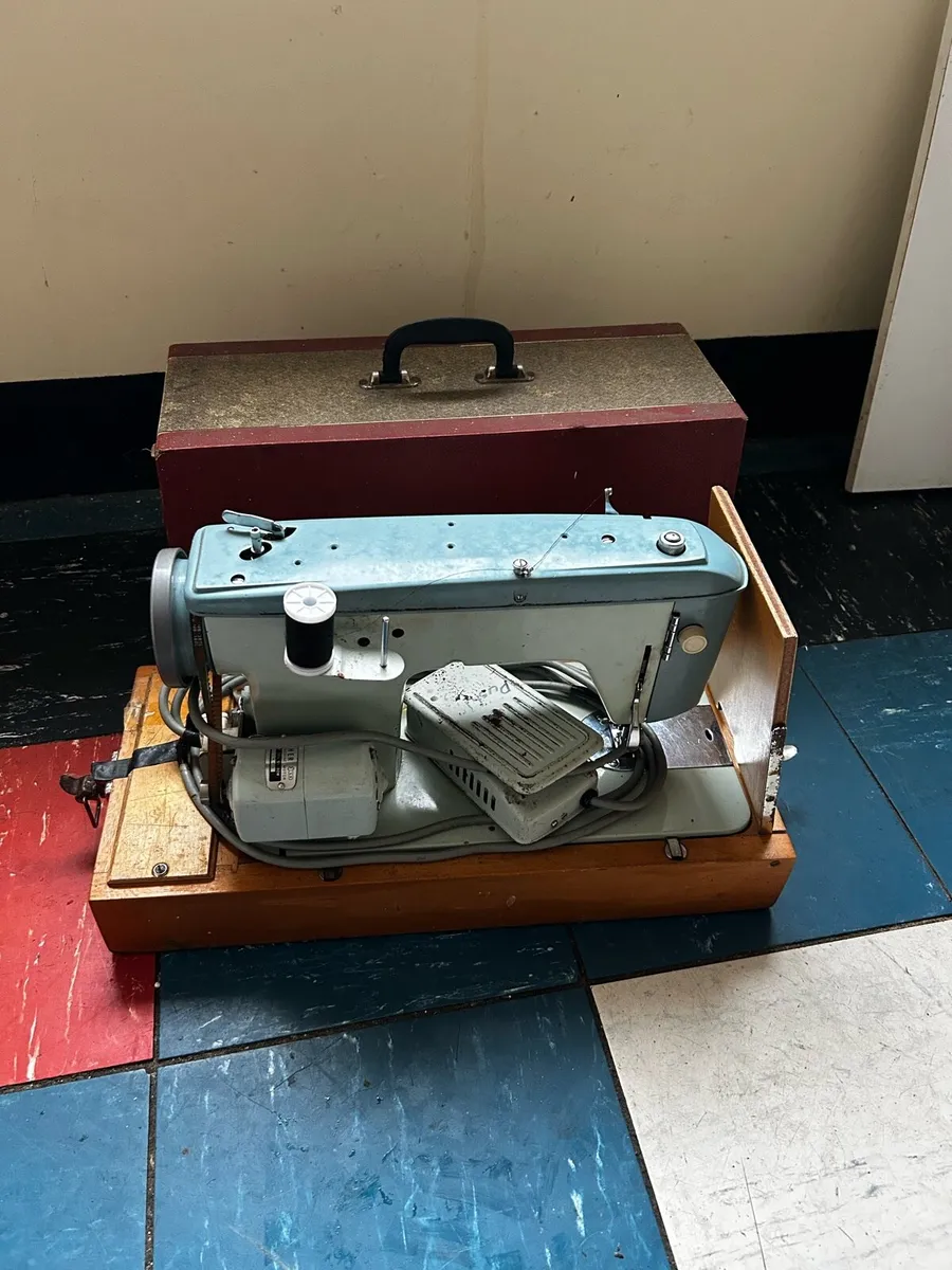 Type writer and sewing machine - Image 1