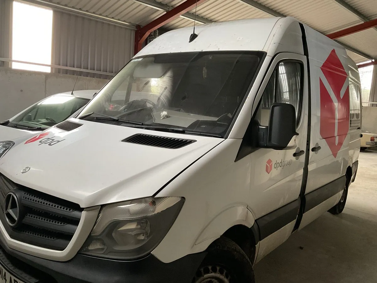2014  Mercedes sprinter van medium wheel base - Image 2