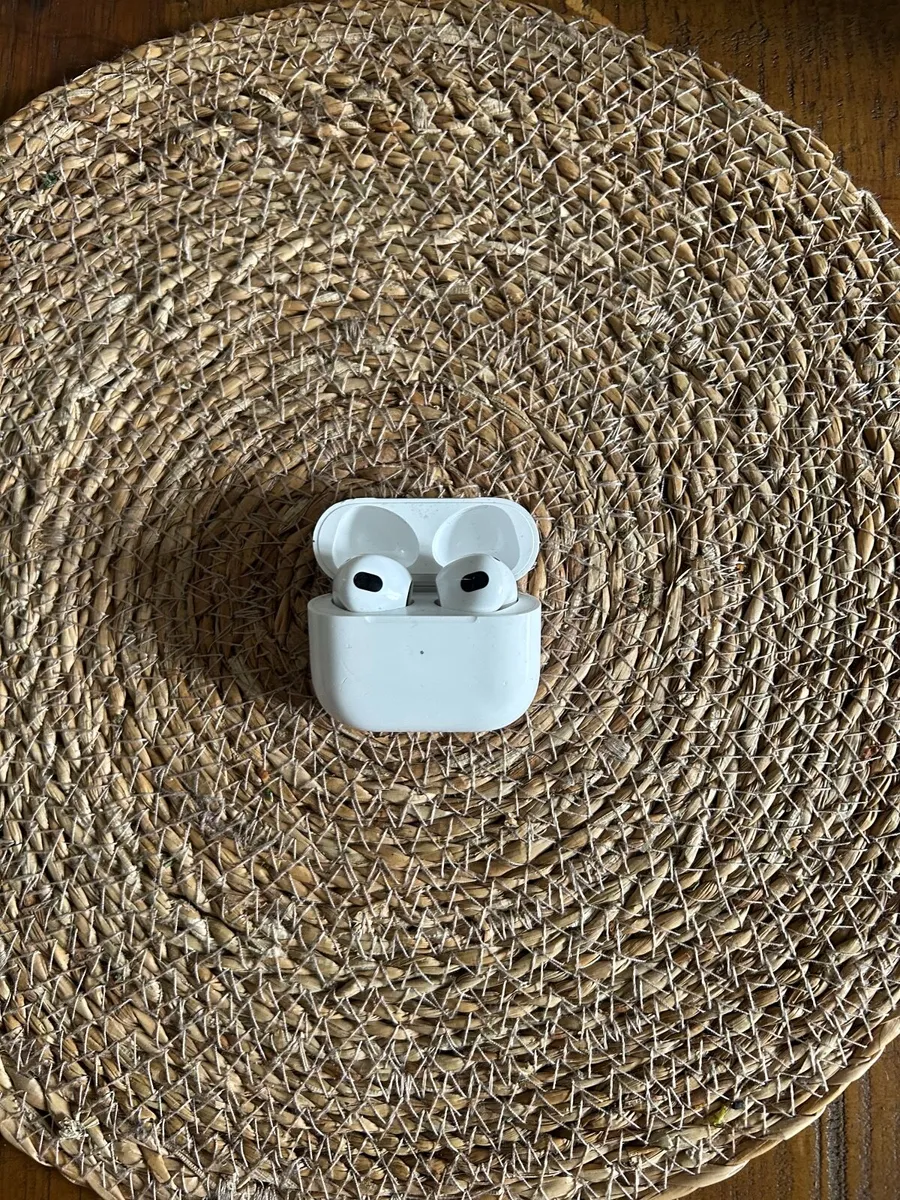 Apple Airpods (3rd Generation) - Image 2