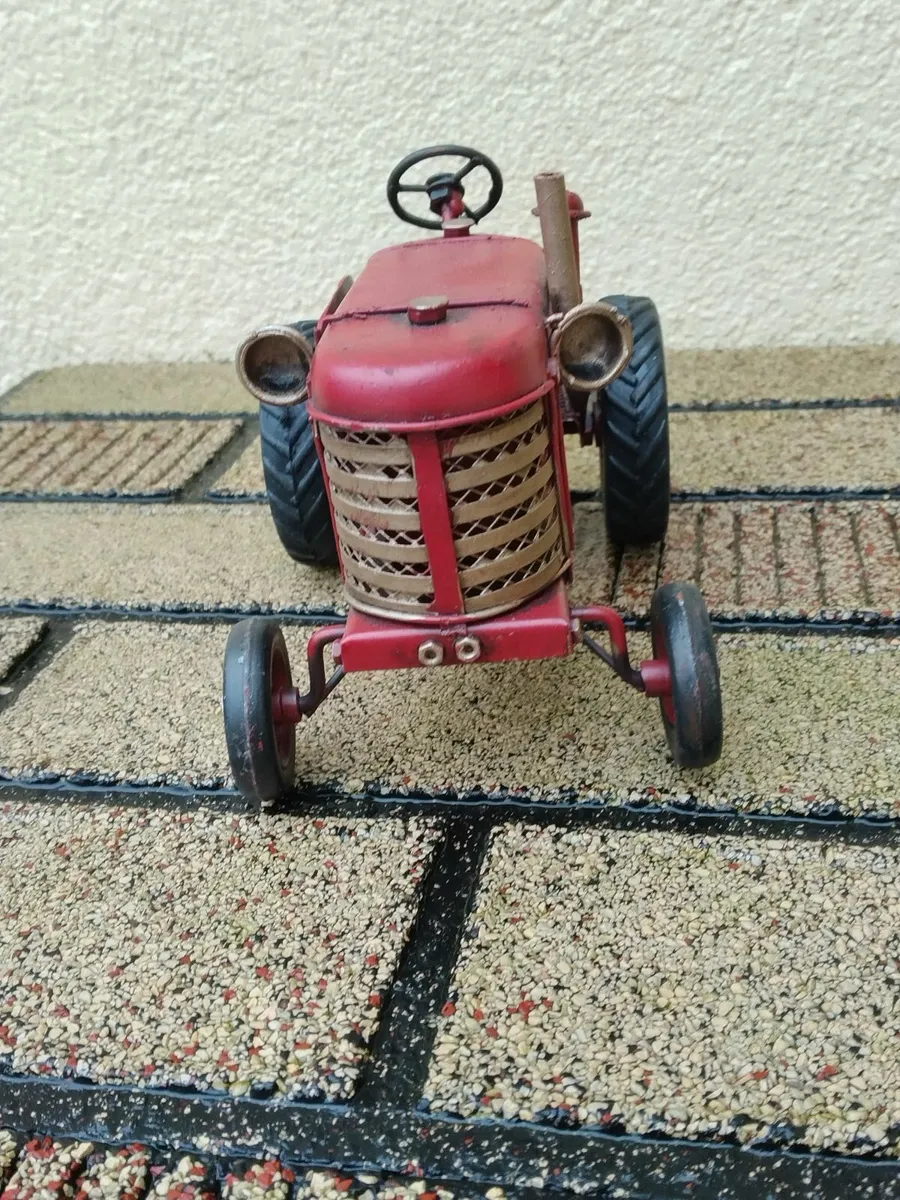 Vintage metal model tractor - Image 2