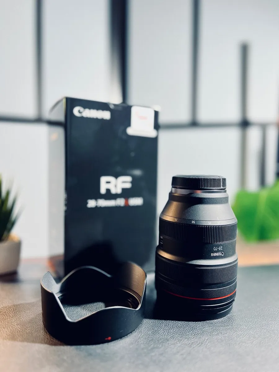 Canon RF 28-70 mm f/2 Lens - Image 1