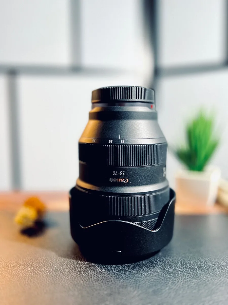Canon RF 28-70 mm f/2 Lens - Image 2