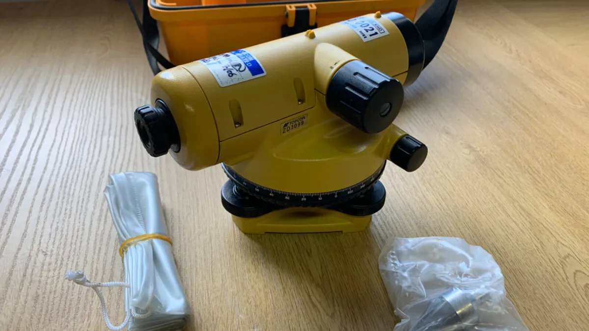 Topcon AT-G4 Level For Sale - Image 3