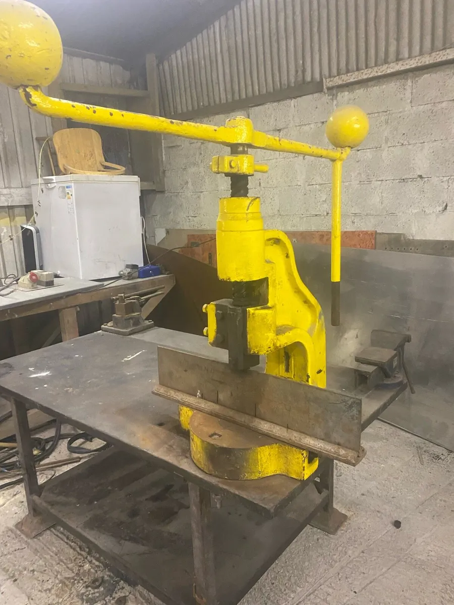 Steel work bench - Image 2