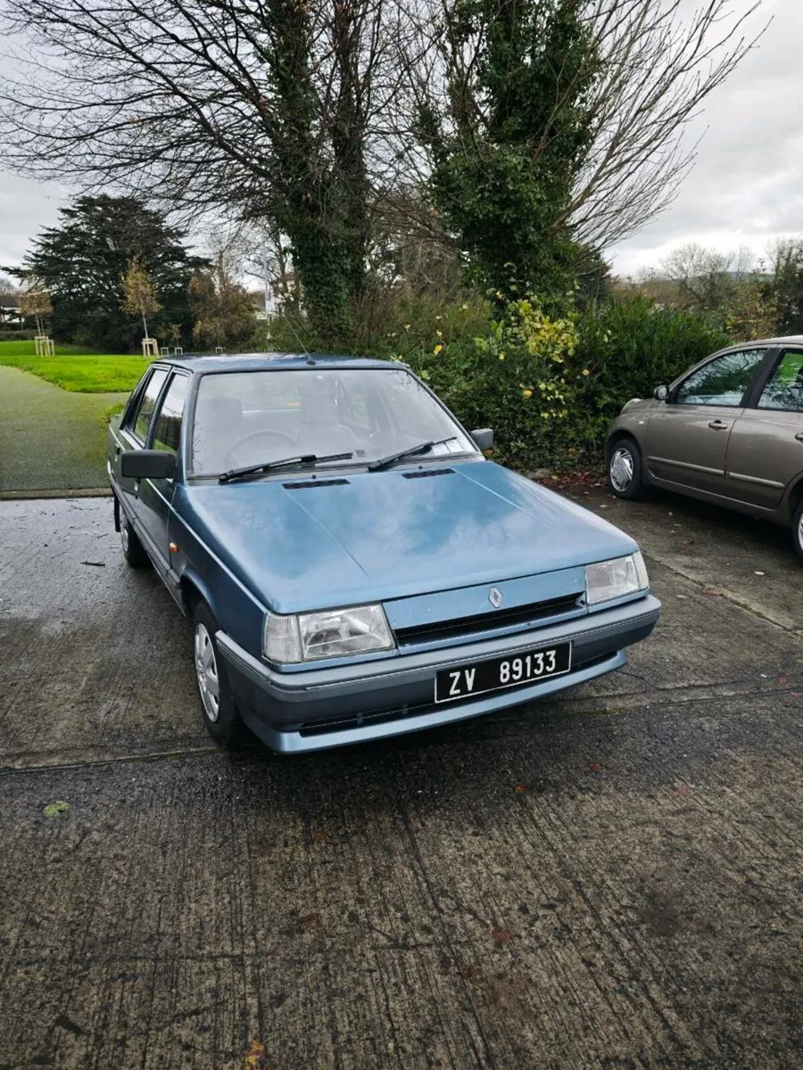 Renault 9 GTL - Image 1