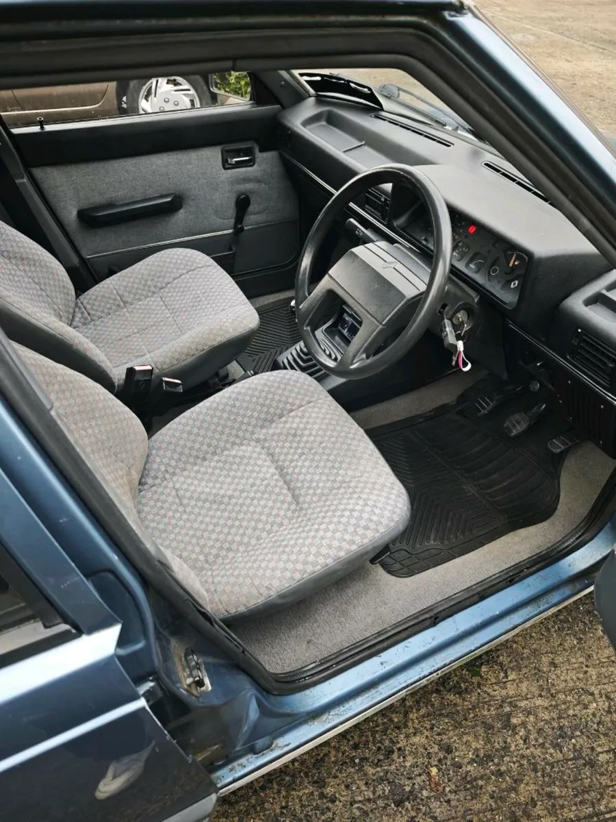 Renault 9 GTL - Image 3