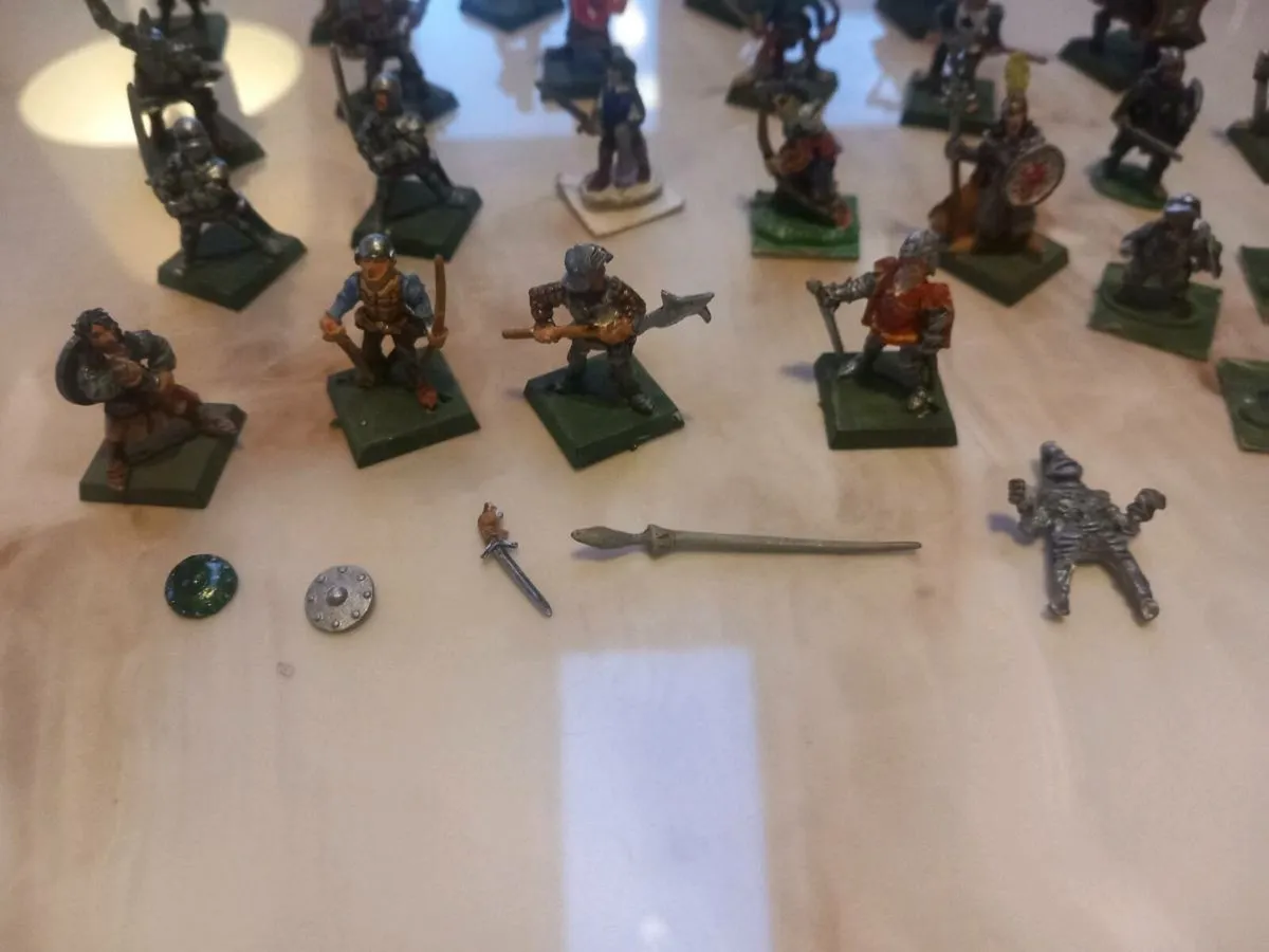 27 Warhammer pieces, most are 1984, D18 freepost - Image 2