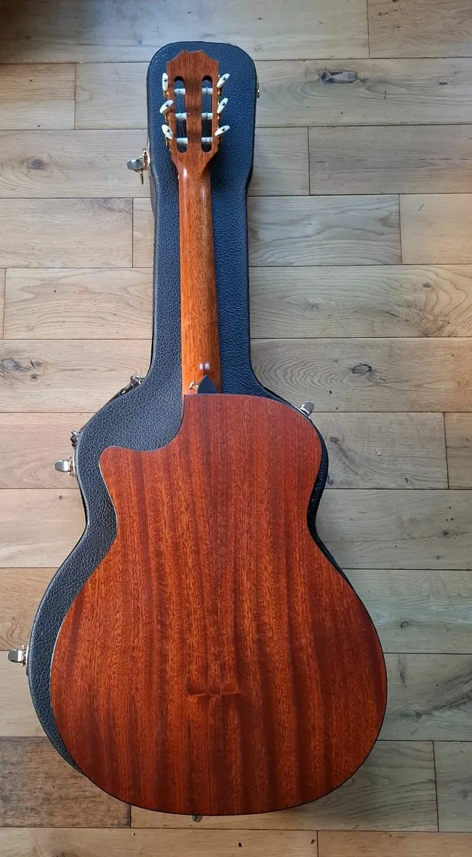Taylor ns34ce guitar - Image 3