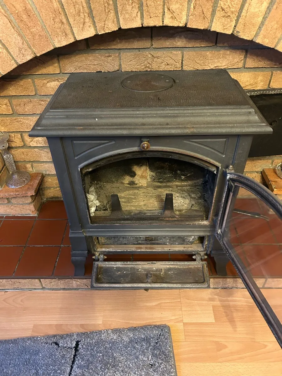 Nester Martin solid fuel stove - Image 1