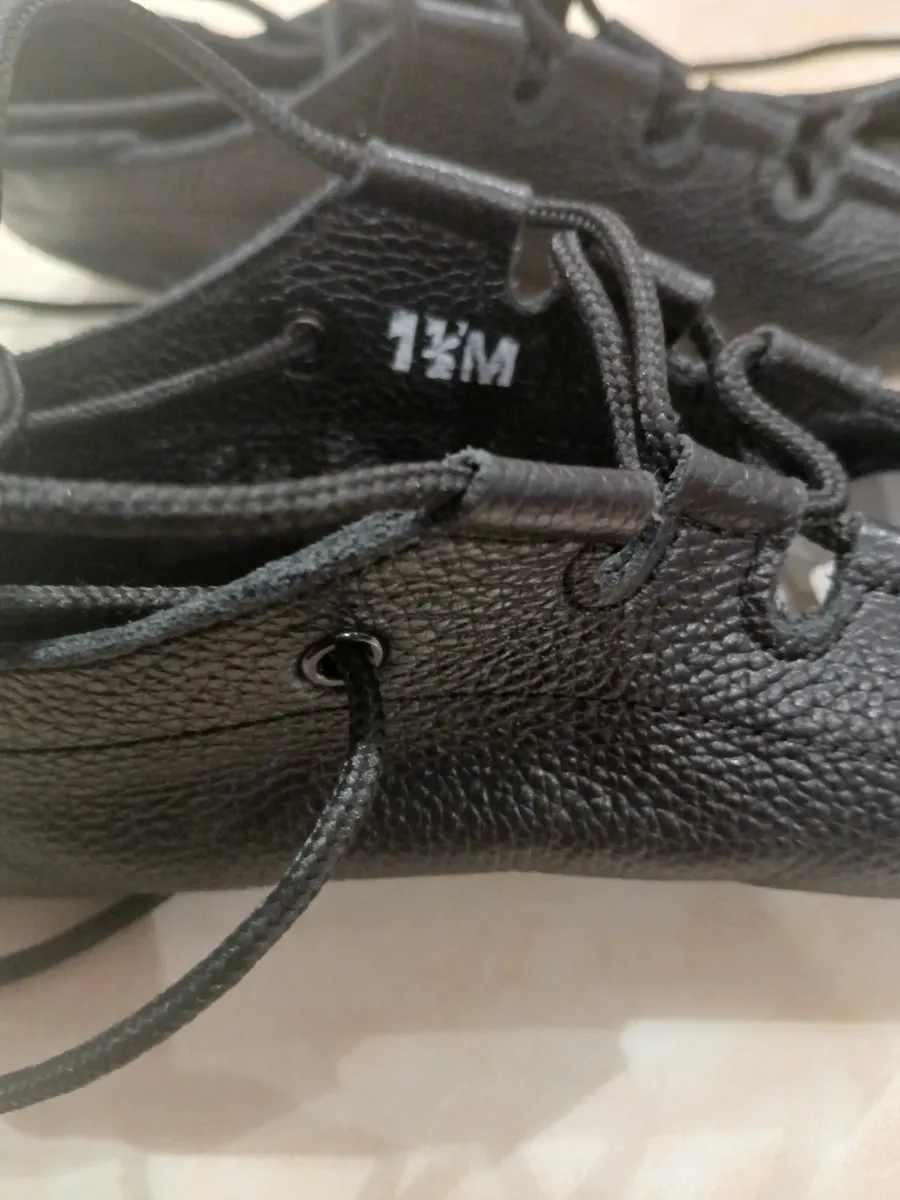 Irish dancing shoes / poms - Image 4