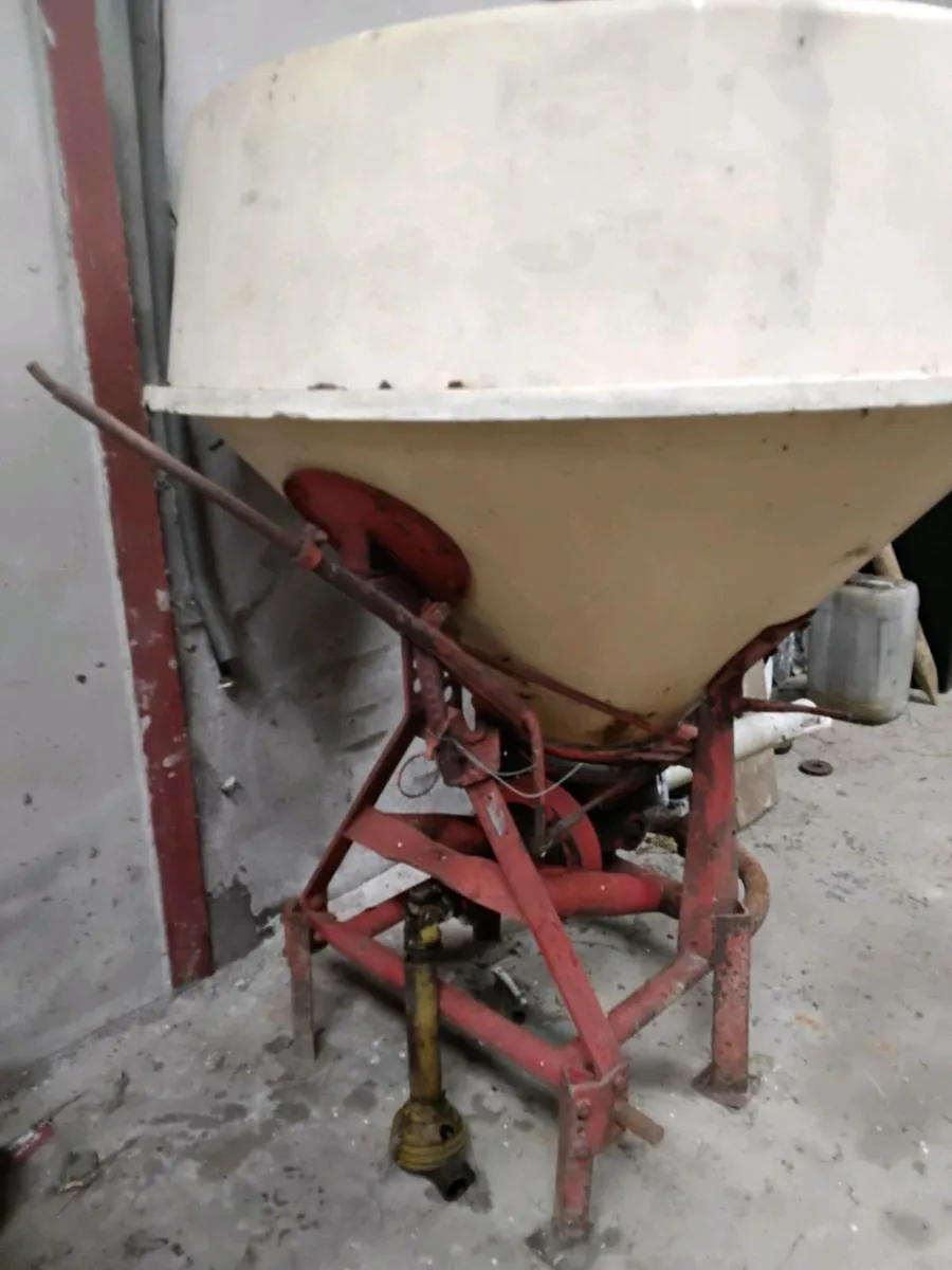 D type vicon sower - Image 1