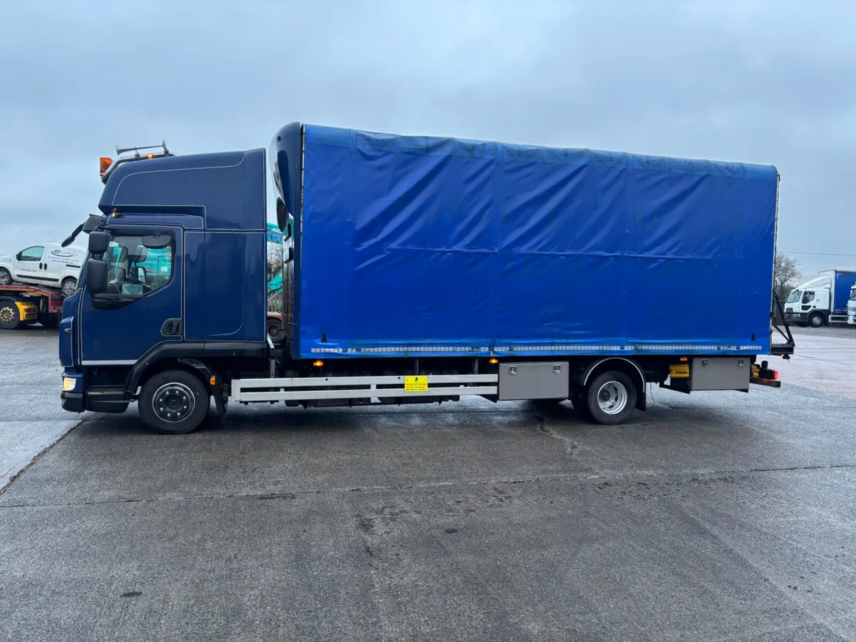 2019 DAF LF210 Curtainsider 12 toner sleeper cab - Image 4