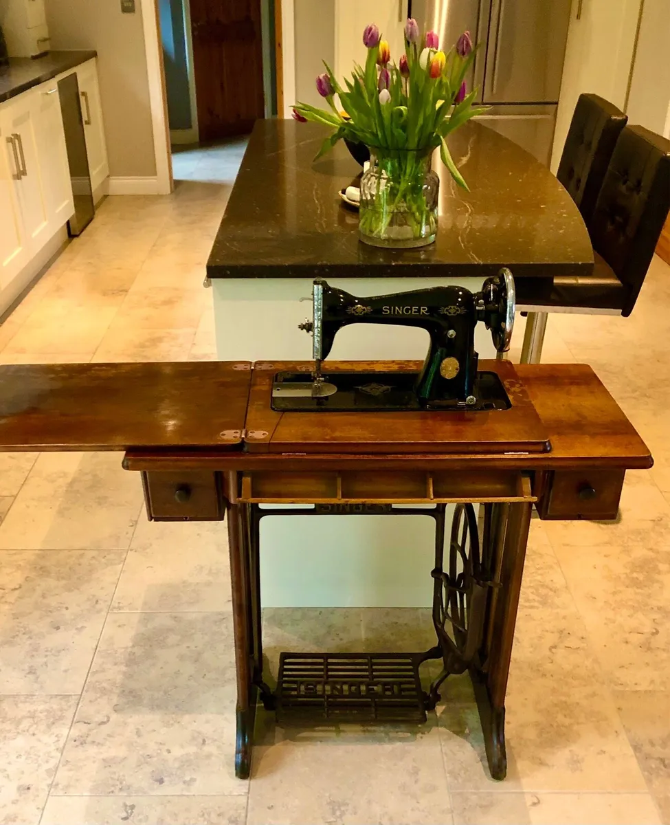 Singer Sewing Machine - Image 3