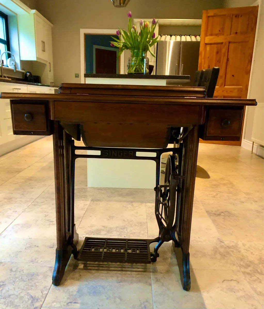 Singer Sewing Machine - Image 4