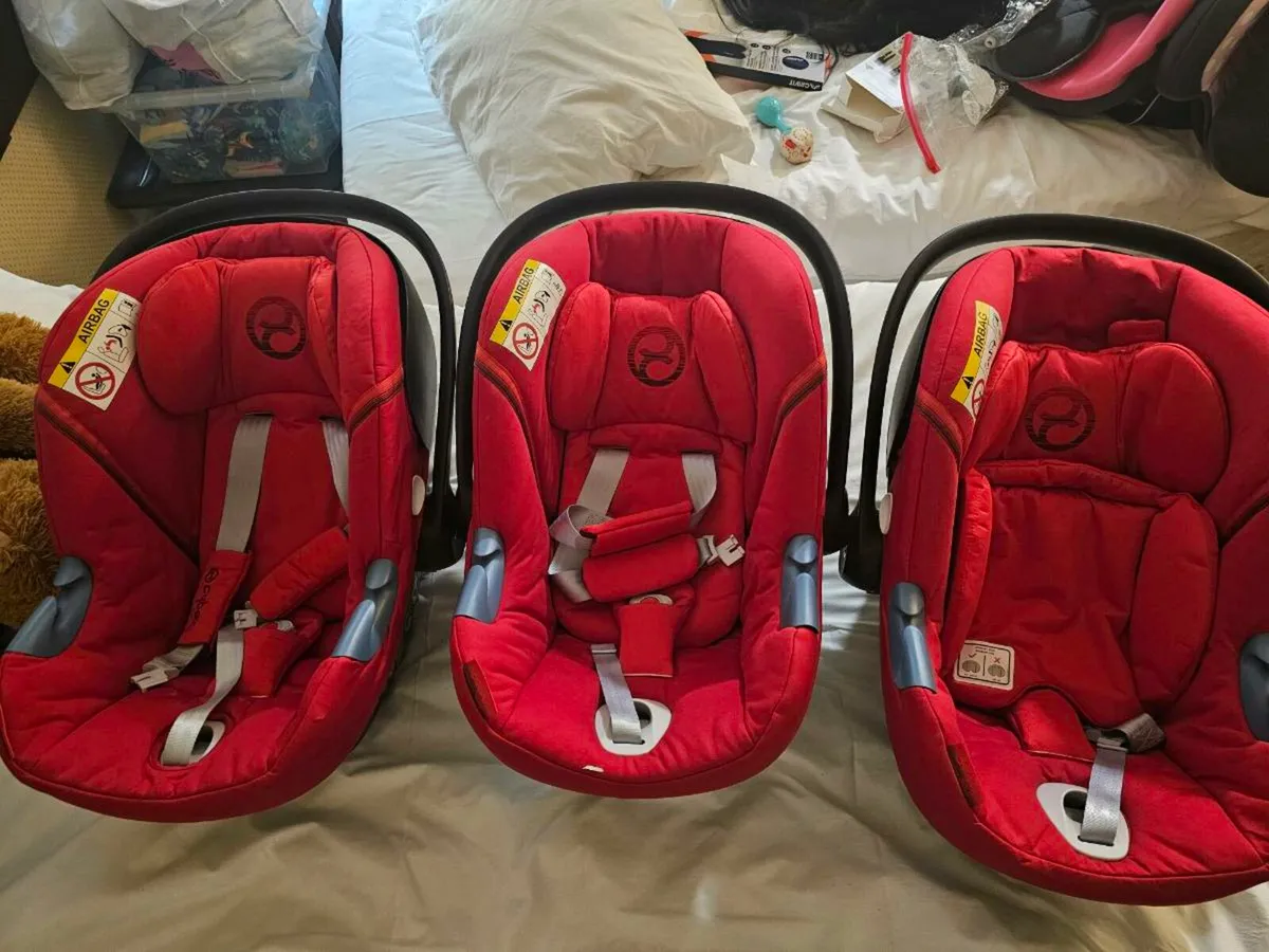 Car seats - Image 1