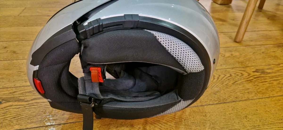 Motorcycle  helmet - Image 3