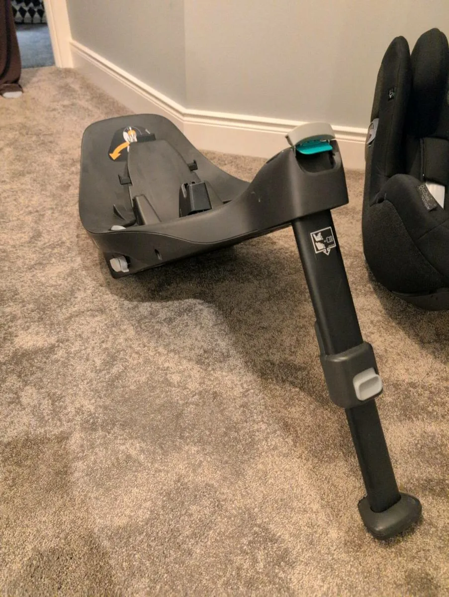 Cybex Sirona Z2 Car Seat and Base - Image 2