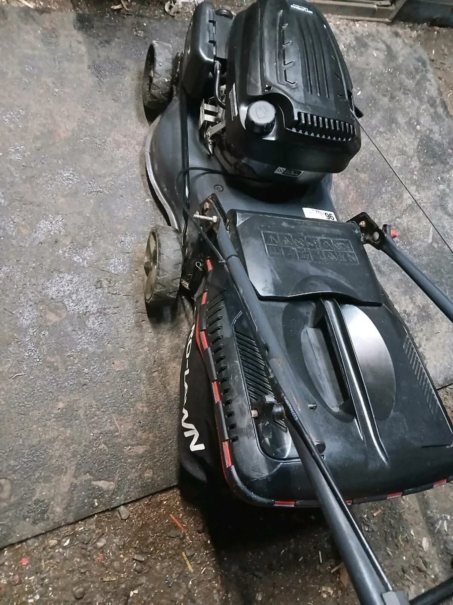 Hyundai lawnmower like new fully serviced pm - Image 3